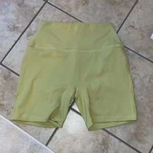 Set active high waisted luxform bike shorts in turtle